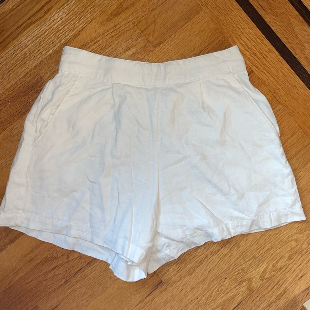 NWOT Abercrombie white linen shorts